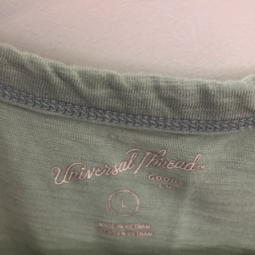 Universal Thread Tank - Picture 2 of 3